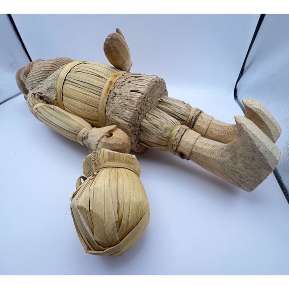 Vintage Folk Art Santa Figurine with Basket Handcrafted Wood and Straw Statue - Picture 10 of 12